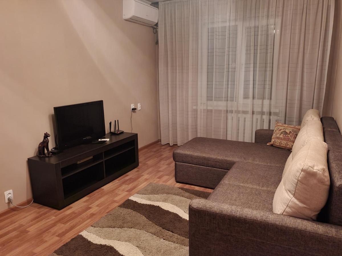 2-Х Комнатная Квартира Посуточно شيمكنت المظهر الخارجي الصورة